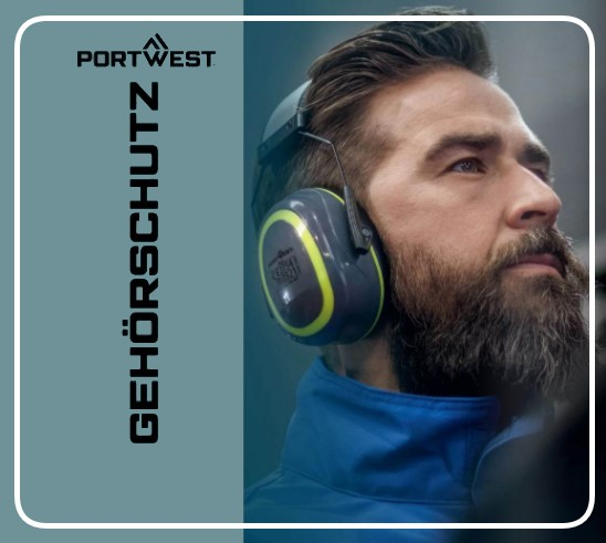 Ein Mann mit braunem Haar und Bart trägt eine blaue Jacke und grauen Gehörschutz mit gelben Details. Im linken Bildbereich steht "Gehörschutz" und der Name des Herstellers Portwest. Ein Link zu unserem Gehörschutz ist hinterlegt.