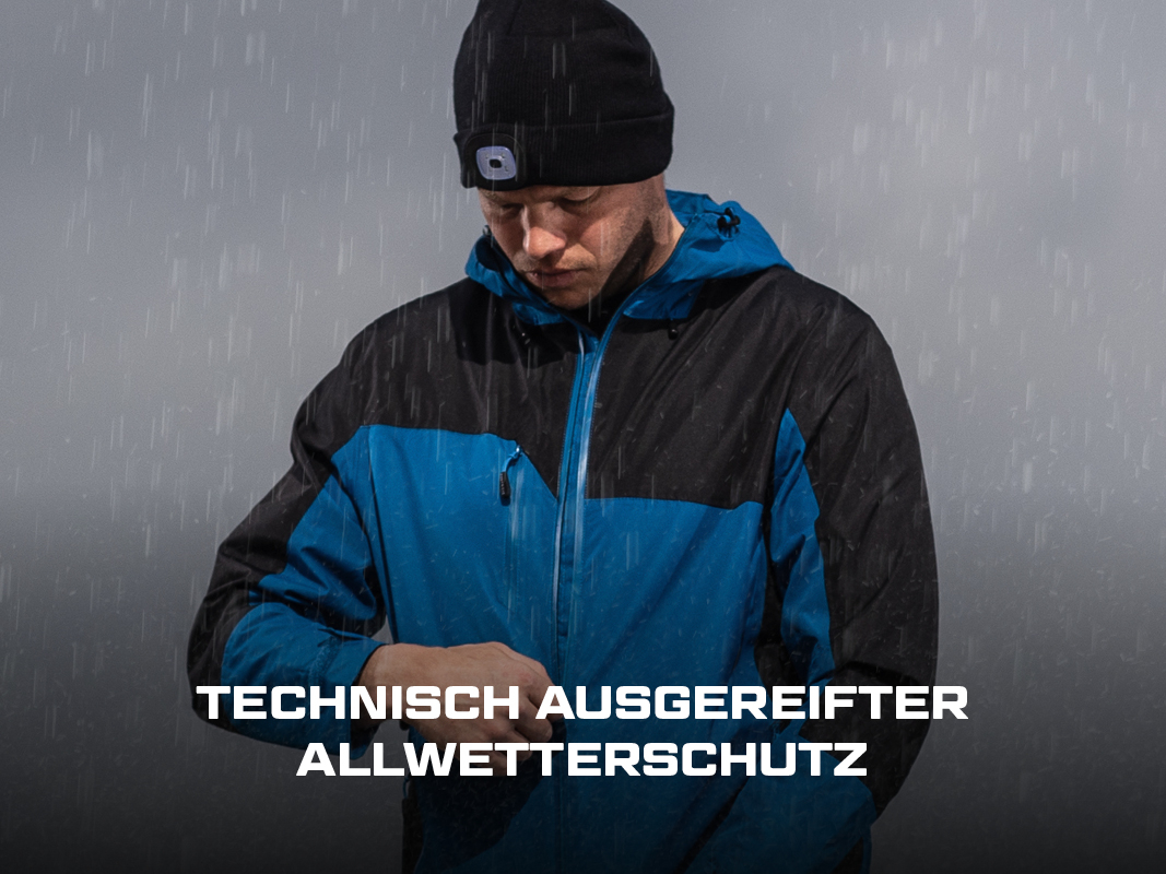 Mann in Portwest Allwetterjacke