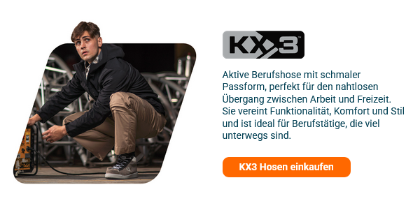 Kurze Vorstellung der KX3-Kollektion mit einem Bild, das einen Arbeiter in legerer Arbeitskleidung mit beiger Hose, Sneakers und schwarzer Softshelljacke zeigt. Er arbeitet auf einer Bühne und seine Hand liegt auf einer Kabeltrommel. Ein Link zur KX3-Kollektion ist hinterlegt.
