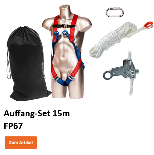 Auffang-Set 15m FP67 auf einer Puppe nebst 2-Punkt-Gurt-Karabiner, 12mm abnehmbarem Seilgreifer, 15 Meter Kernmantel-Statikseil und Nylonbeutel mit Kordelzug. Der orange Button im unteren Bildbereich führt zum Artikel.